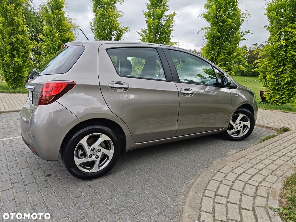 Toyota Yaris Hybrid 100 Premium EU6 - 7