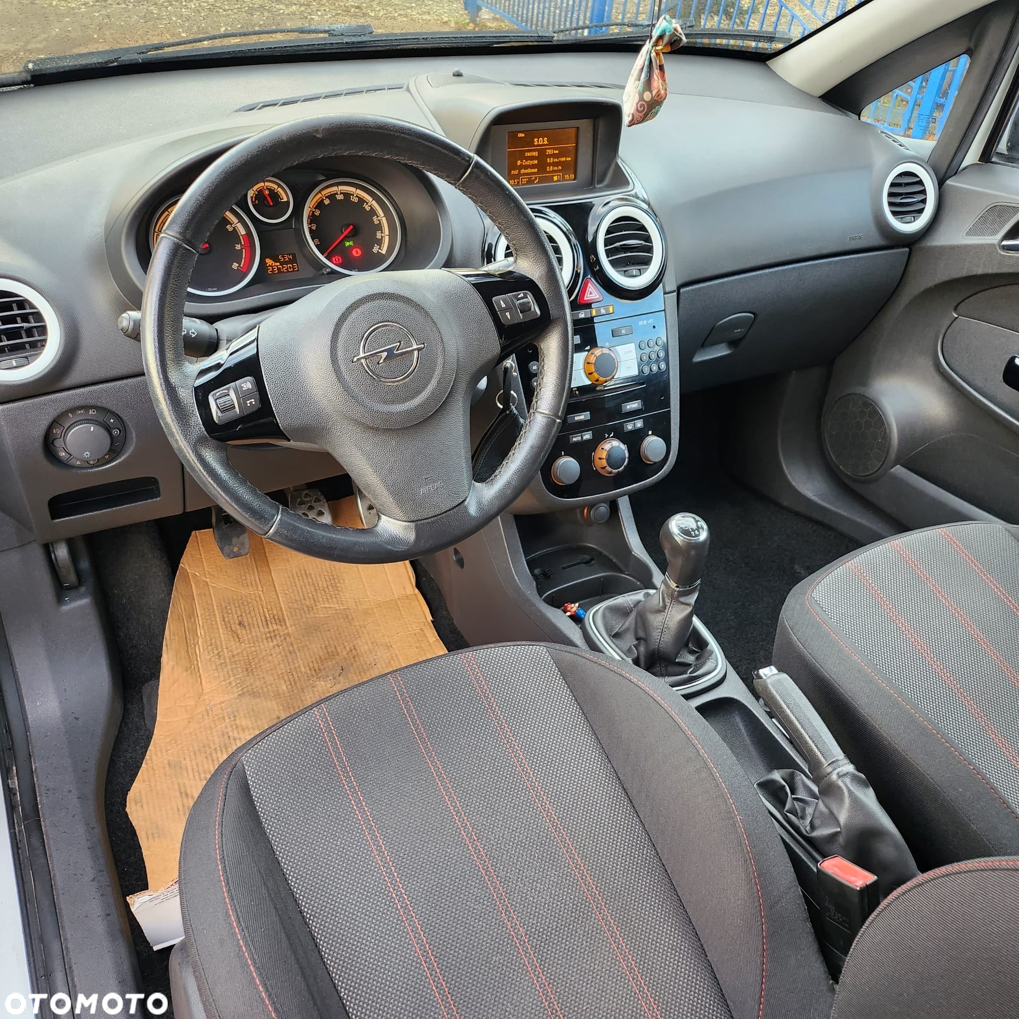 Opel Corsa 1.2 16V Cosmo - 8