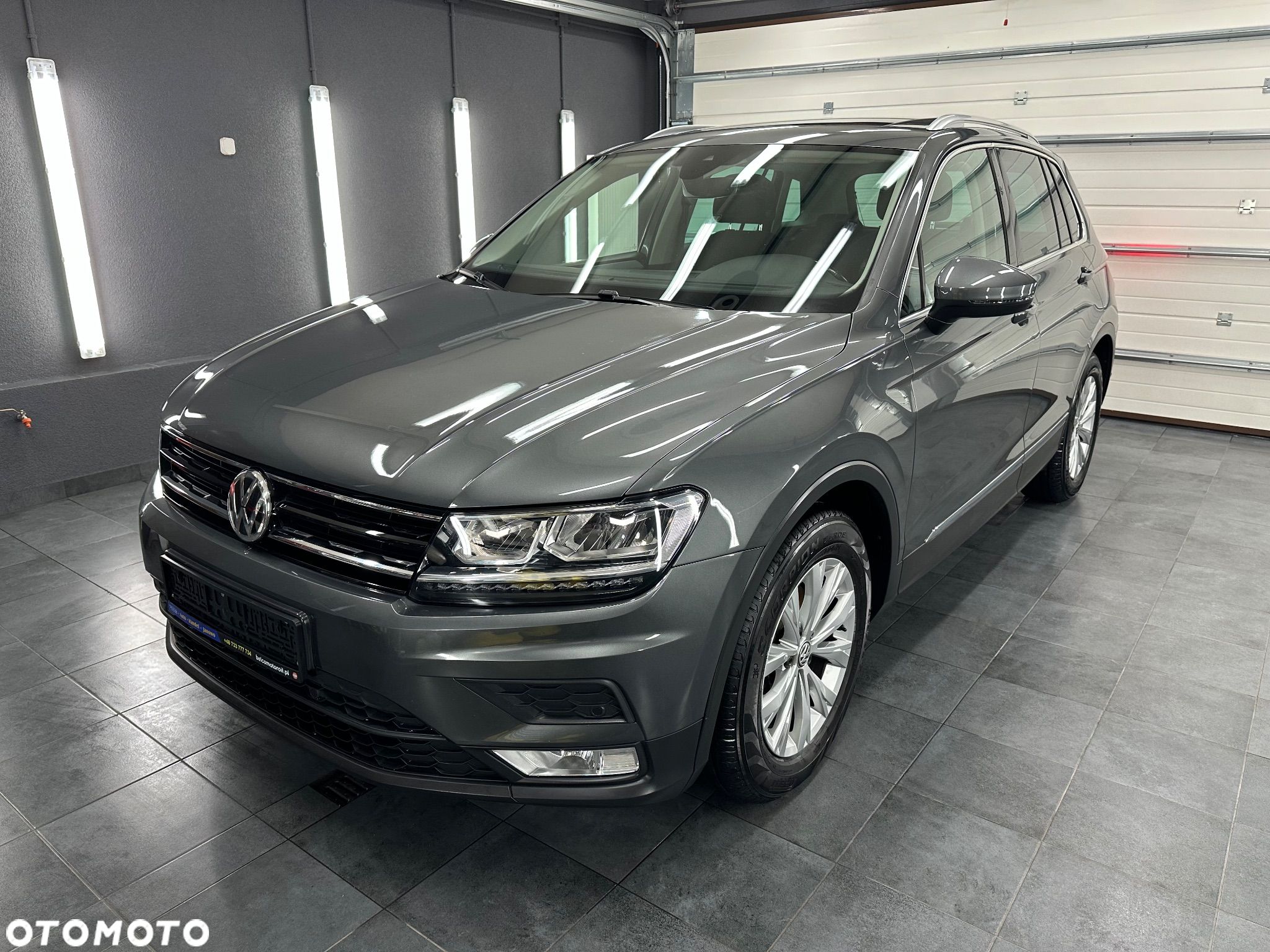 Volkswagen Tiguan - 1