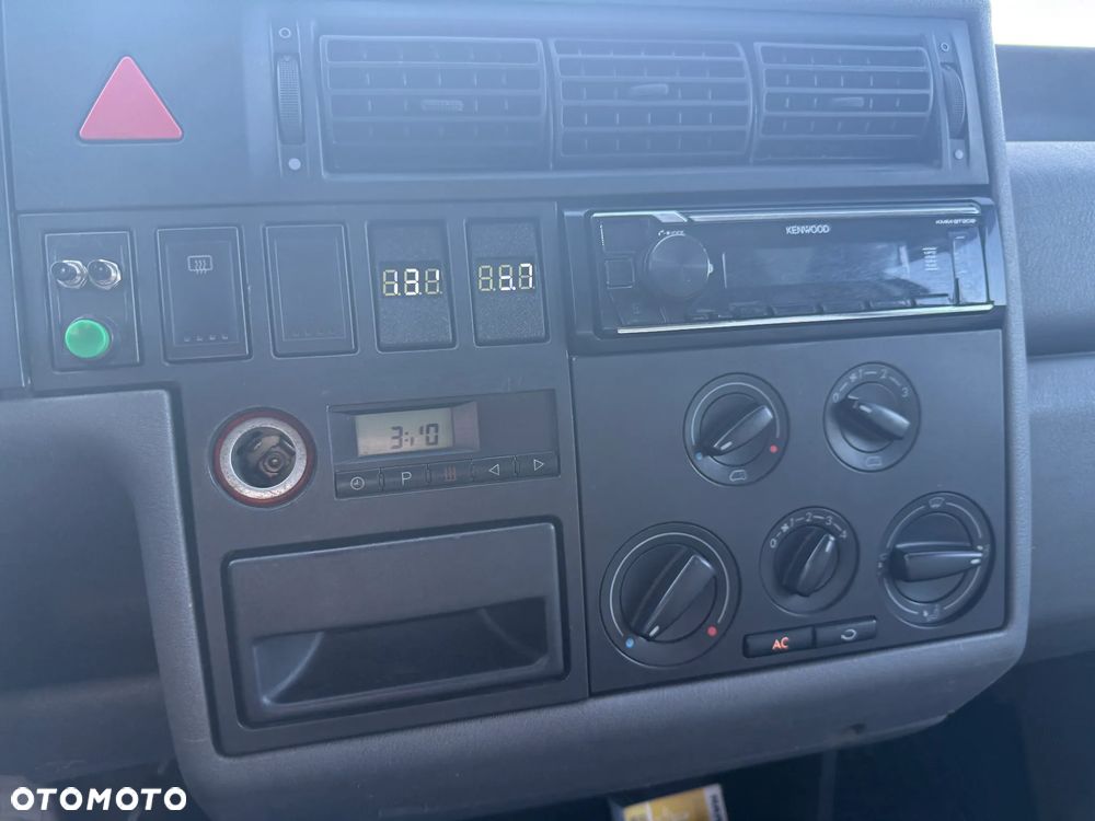 Volkswagen Multivan - 21