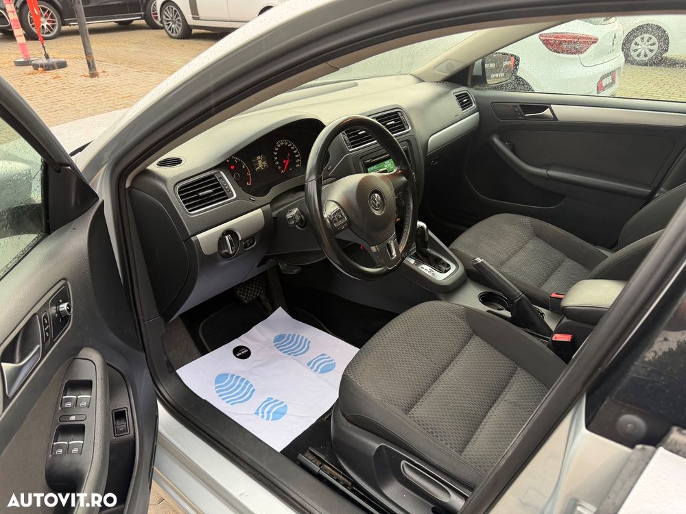 Volkswagen Jetta - 5