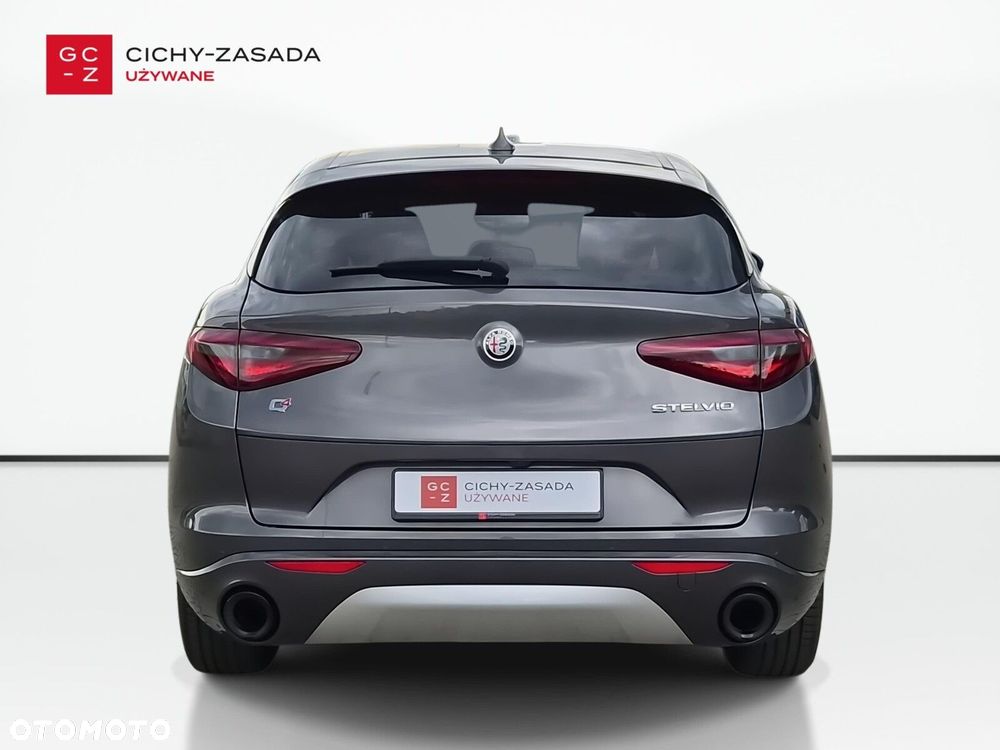 Alfa Romeo Stelvio - 5