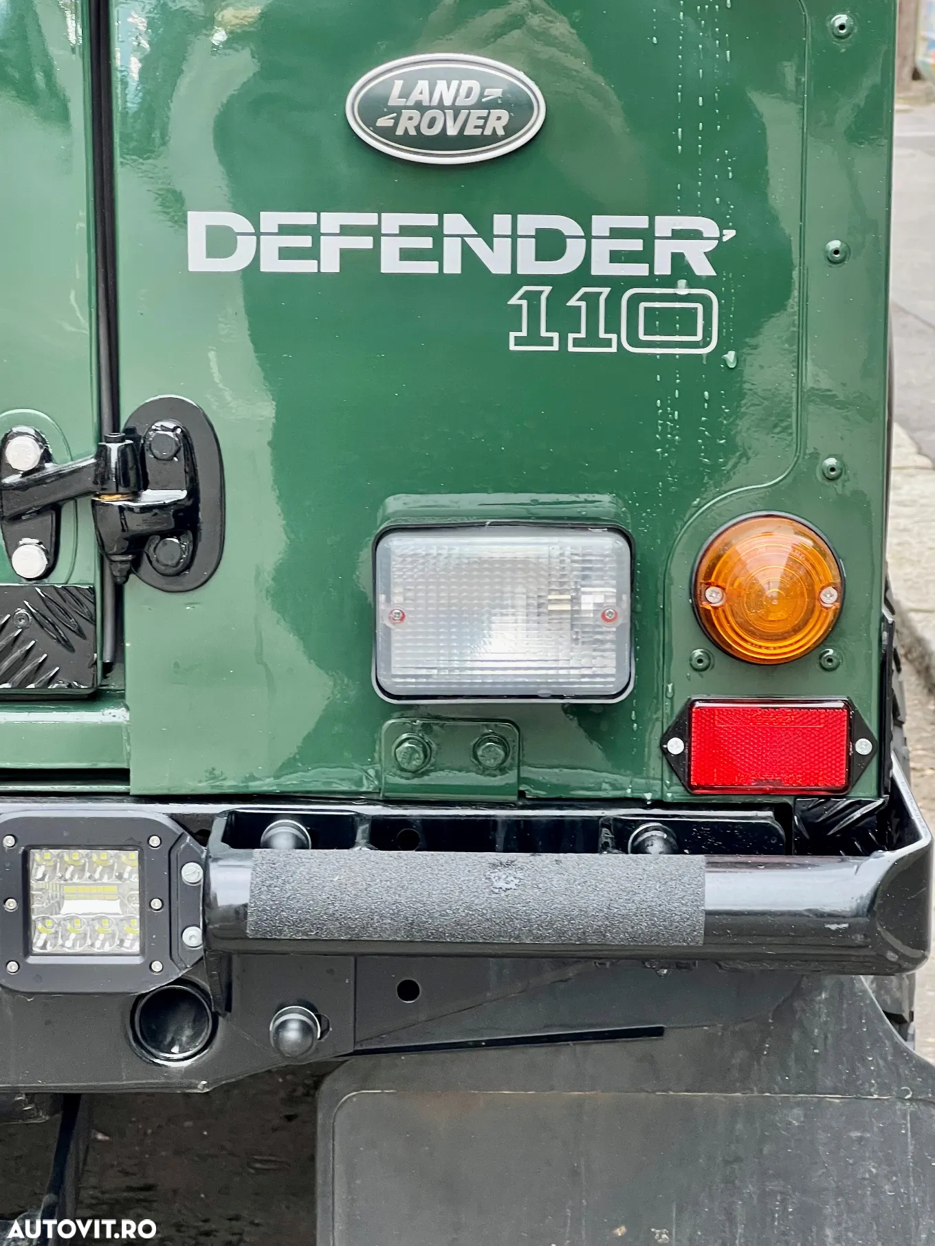 Land Rover Defender 110 S/W - 4