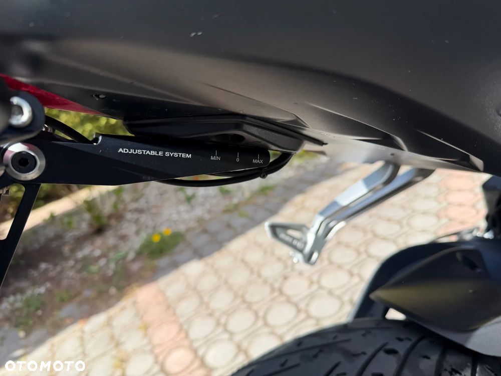 Triumph Street Triple - 7