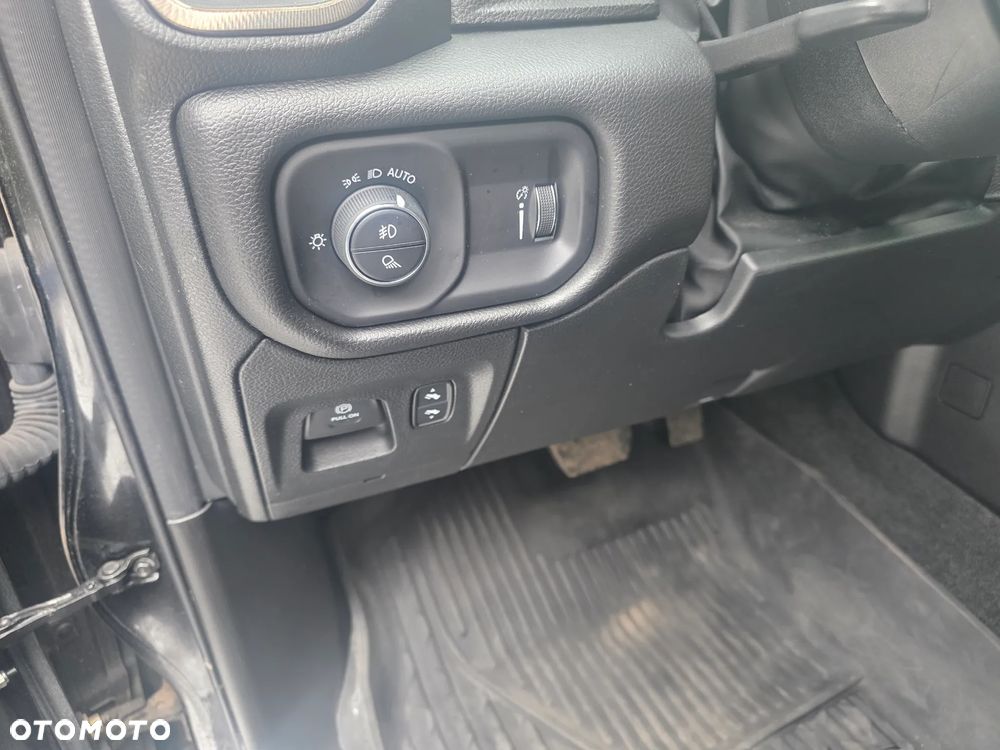 RAM 1500 - 10