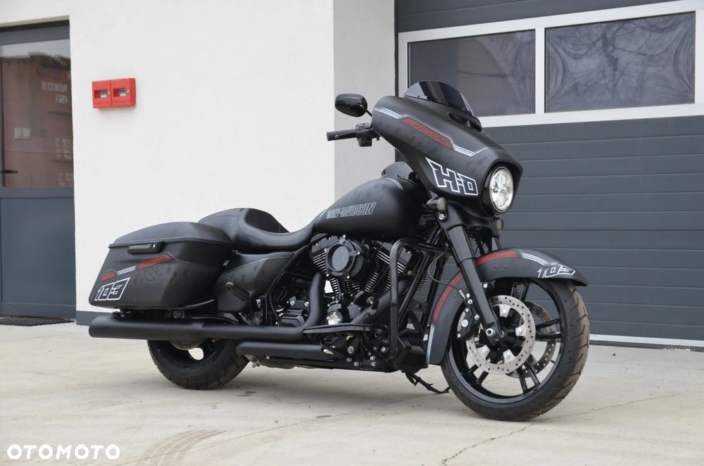 Harley-Davidson Touring Street Glide - 32
