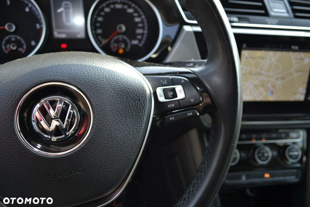 Volkswagen Touran - 27