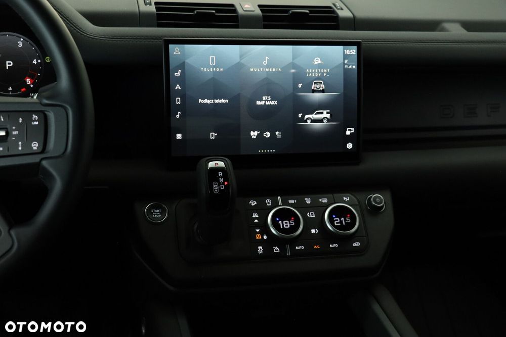 Land Rover Defender - 25