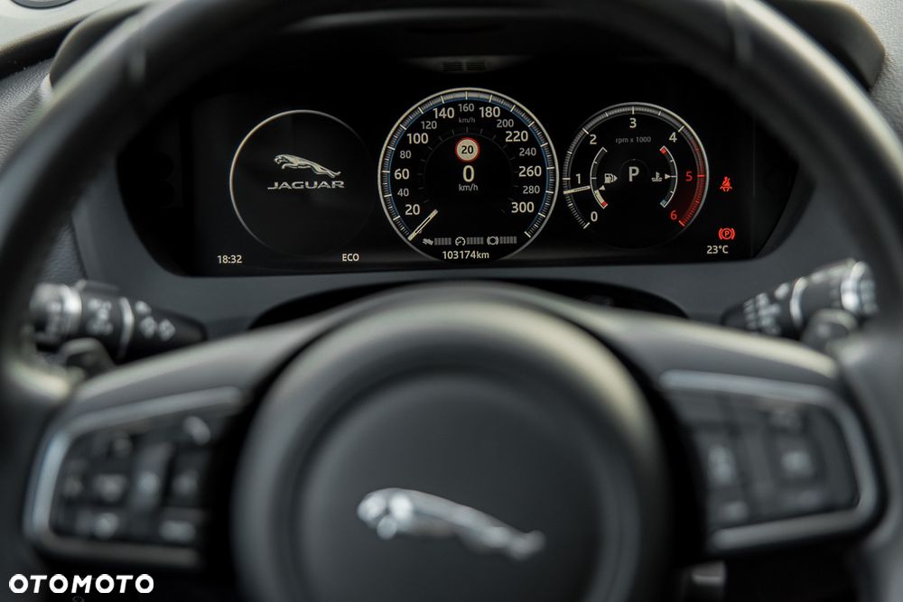 Jaguar F-Pace 2.0 i4D AWD Prestige - 27