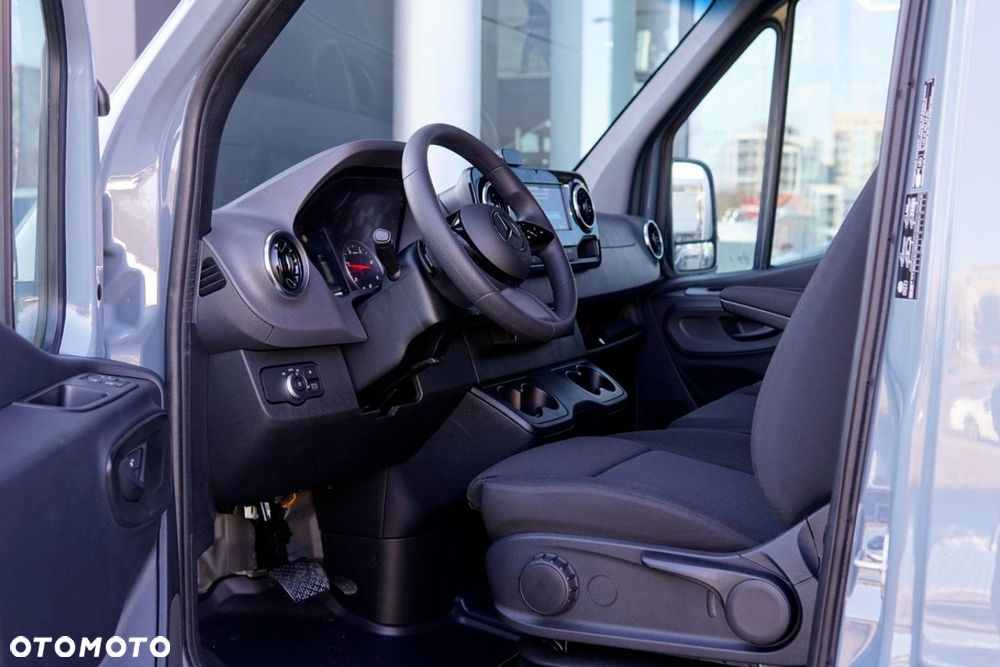Mercedes-Benz Sprinter - 13