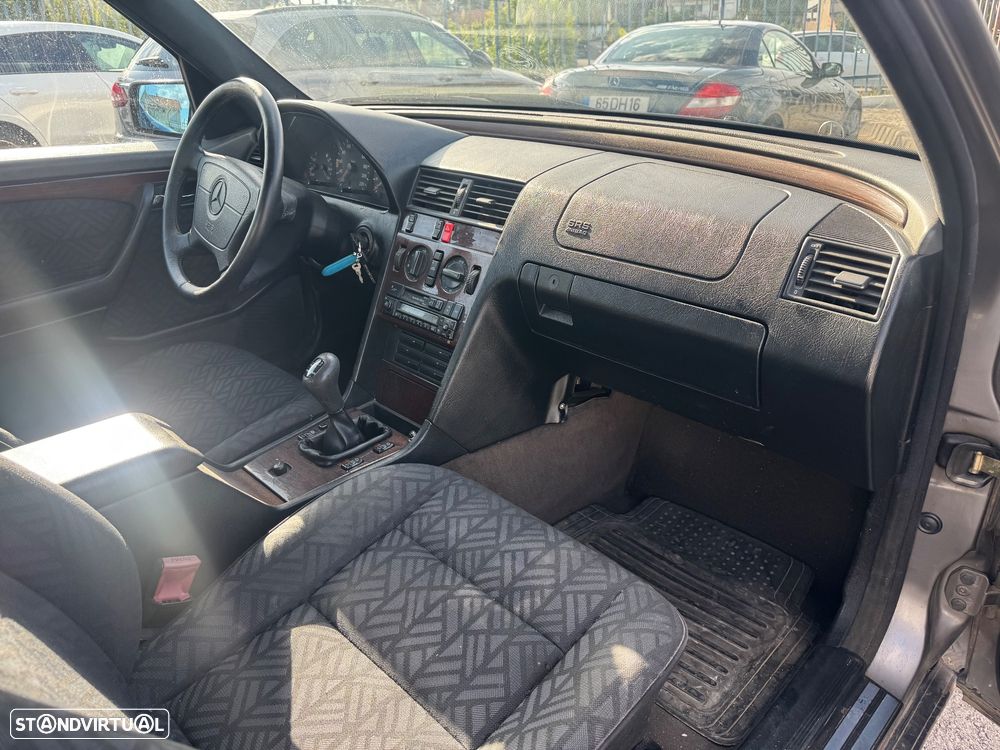 Mercedes-Benz C 220 D Elegance - 28