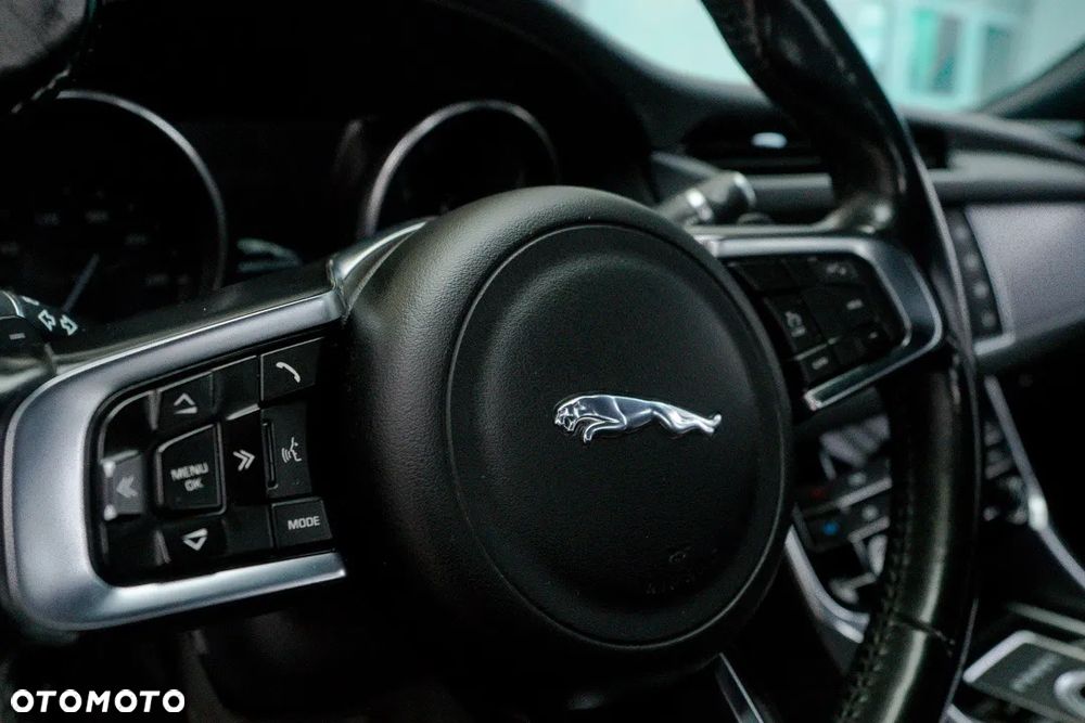 Jaguar XF 2.0 i4D R-Sport - 13