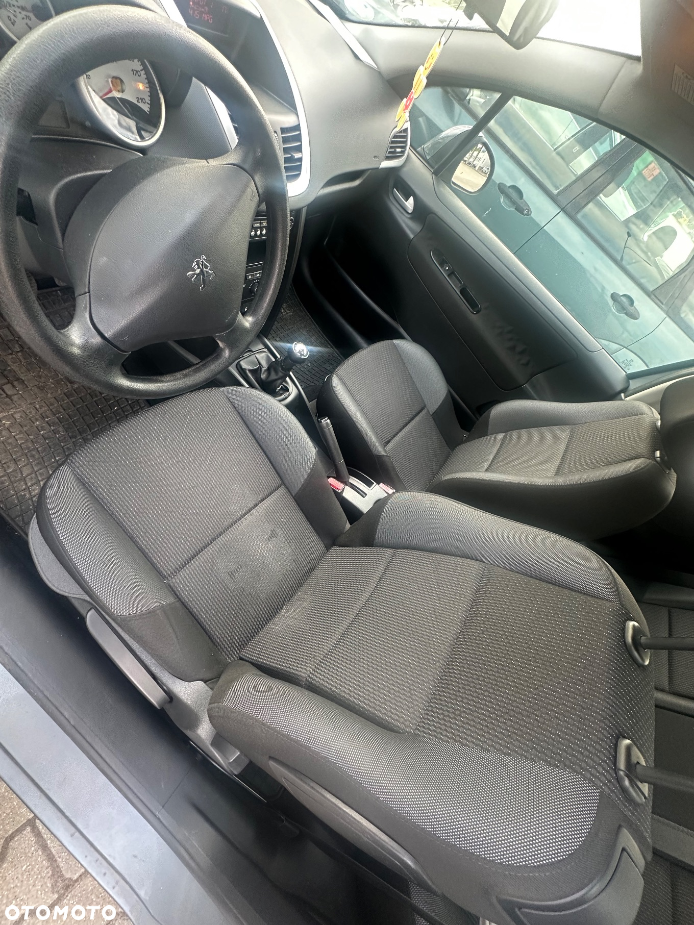 Peugeot 207 - 12
