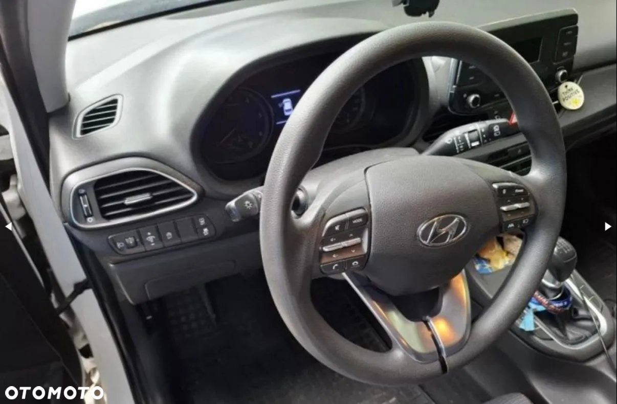 Hyundai i30 1.6 D Classic + - 8