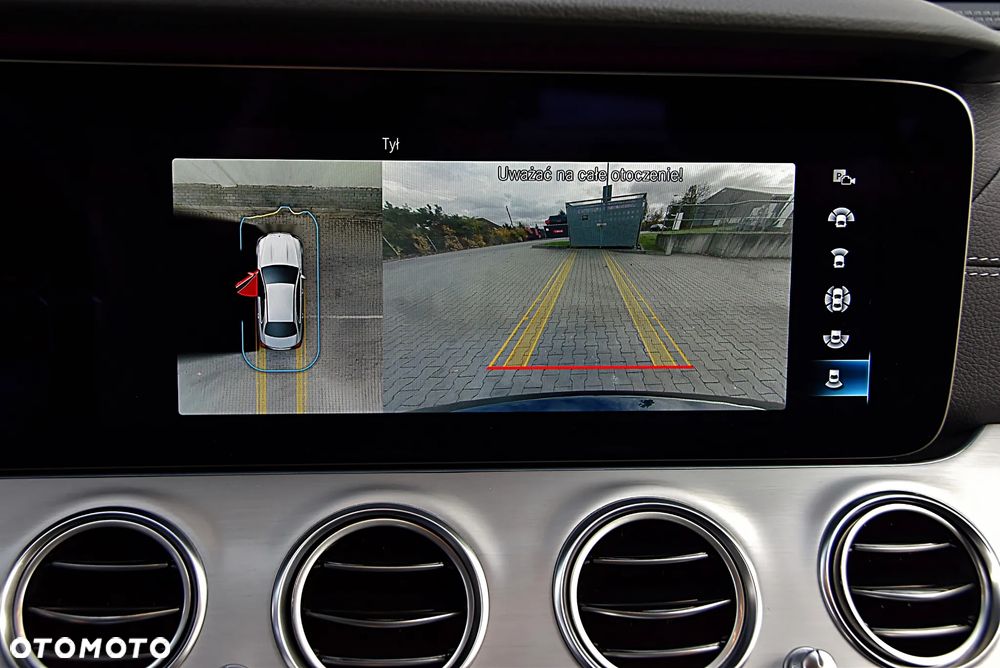 Mercedes-Benz Klasa E 220 d 4-Matic 9G-TRONIC - 27