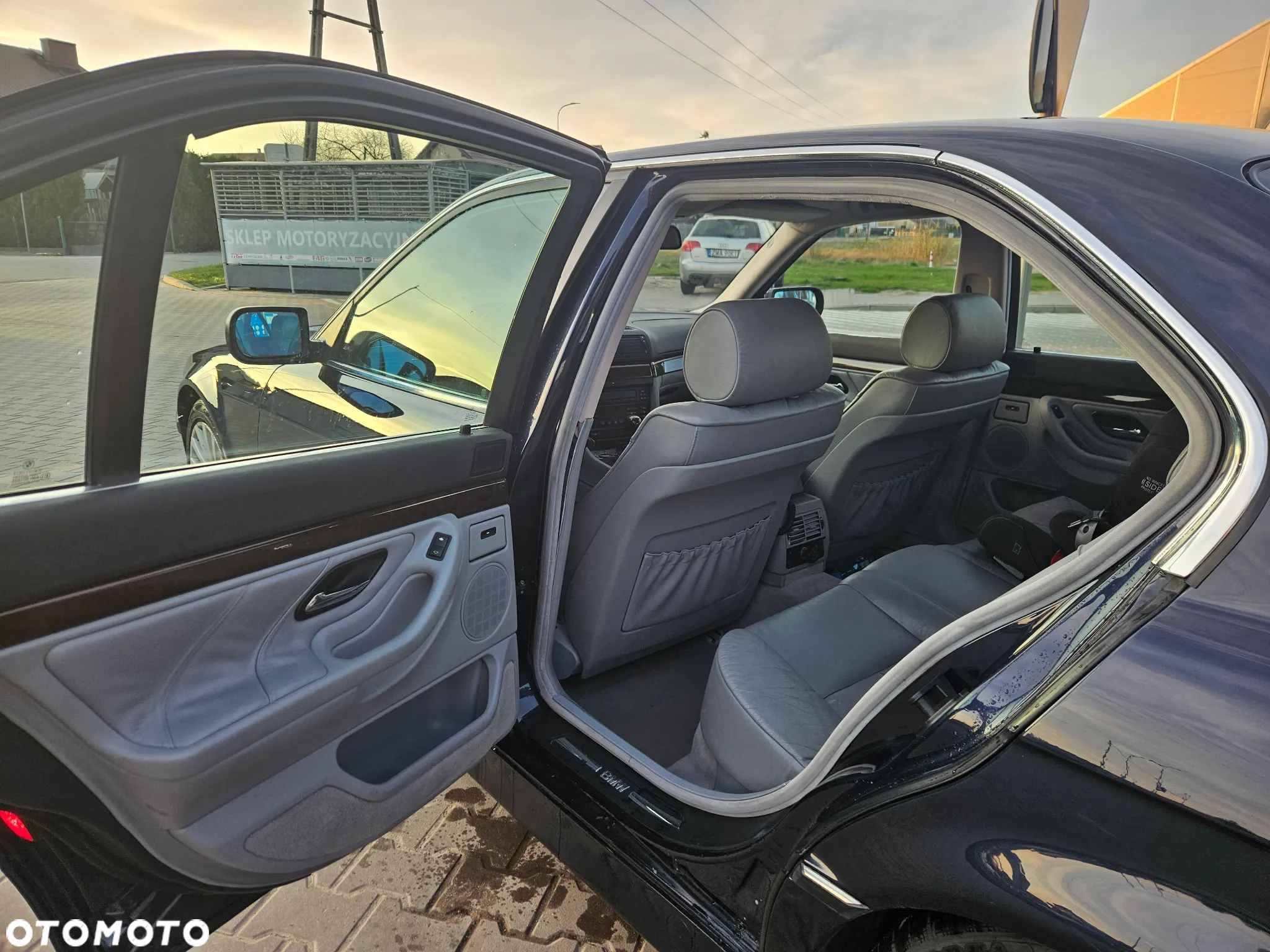 BMW Seria 7 728i L - 5