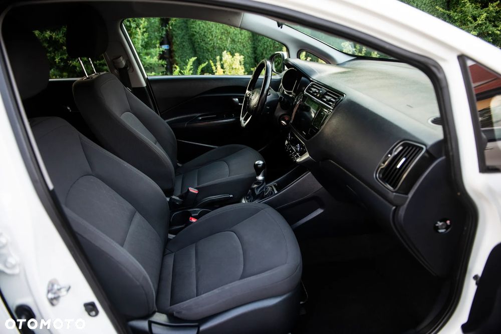 Kia Rio 1.2 Attract - 38