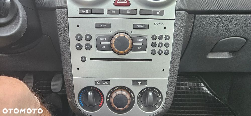 Opel Corsa 1.4 16V 150 Jahre - 8