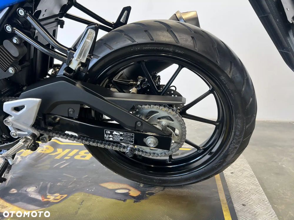 Suzuki GSX - 17