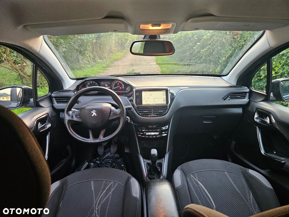 Peugeot 208 - 17