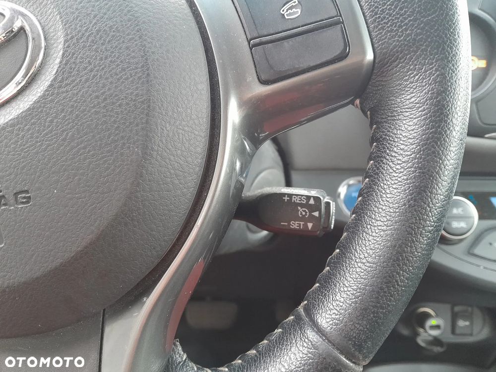 Toyota Yaris Hybrid 100 Business Edition - 6