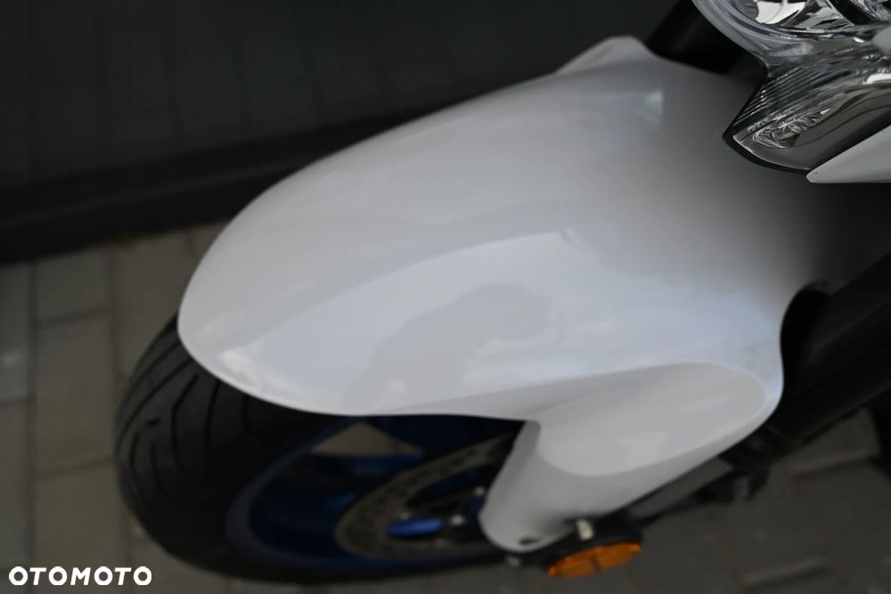 Suzuki GSX - 38
