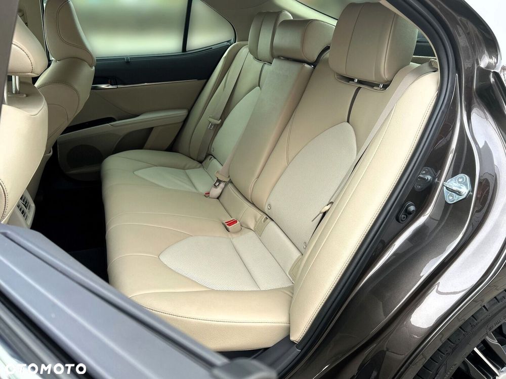 Toyota Camry 2.5 Hybrid Executive CVT - 16