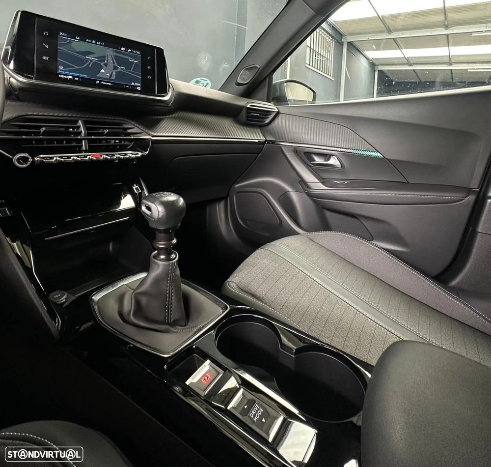 Peugeot 2008 1.2 PureTech Allure - 17