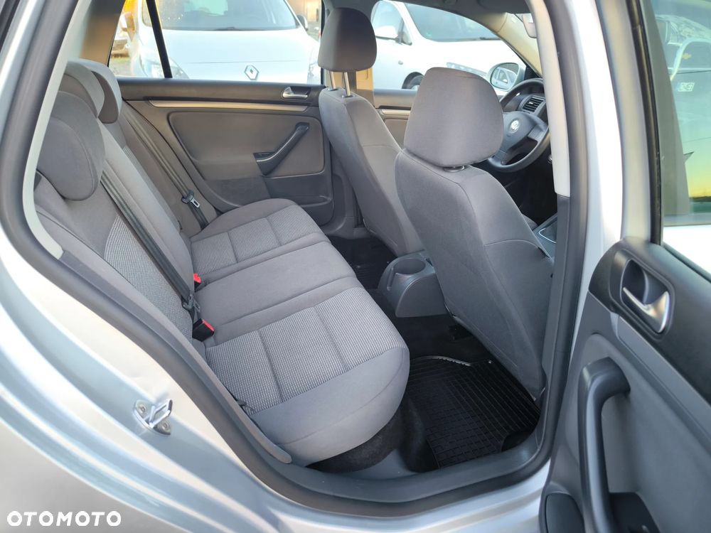 Volkswagen Golf - 10