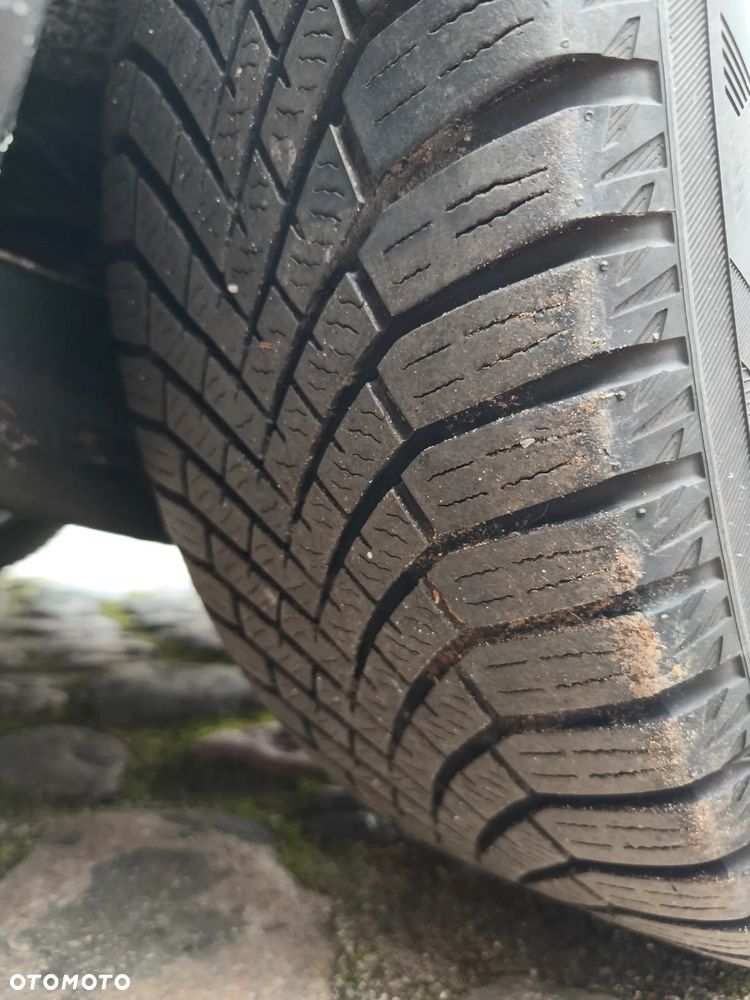 Volkswagen Passat 2.0 TDI DPF Highline - 25