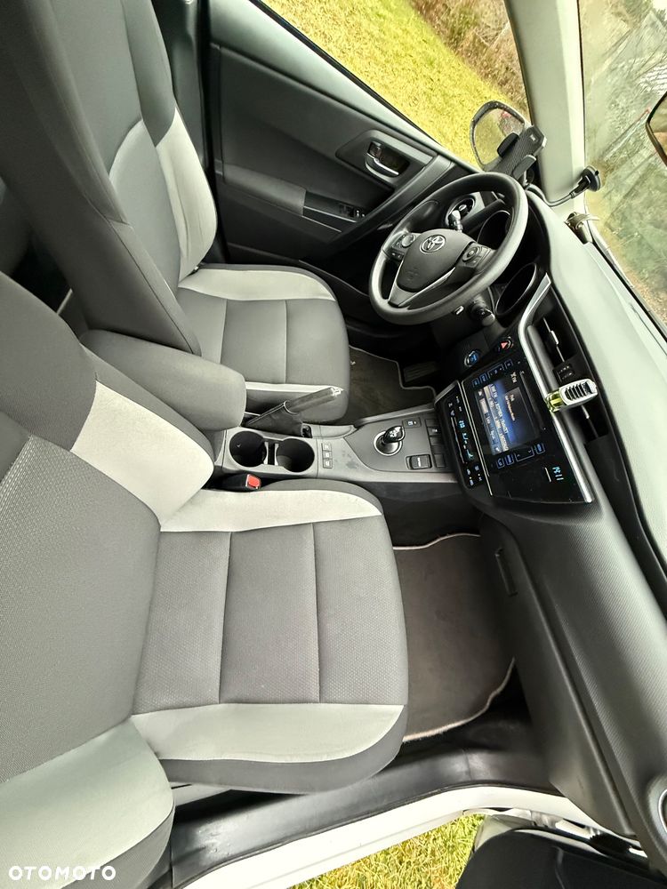 Toyota Auris 1.8 HSD Luna - 12