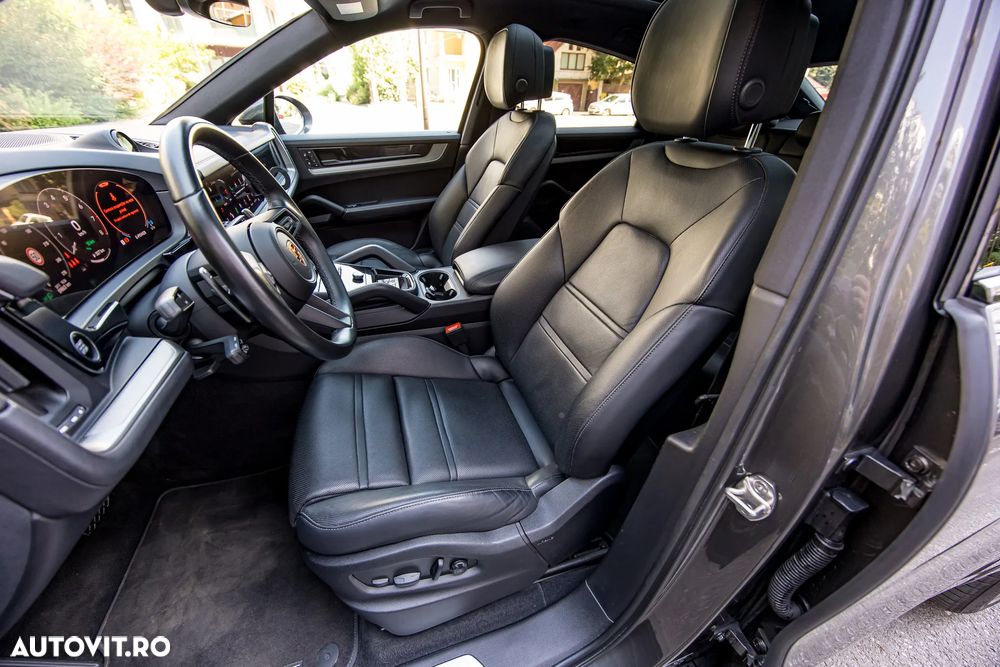 Porsche Cayenne Coupe E-Hybrid - 22