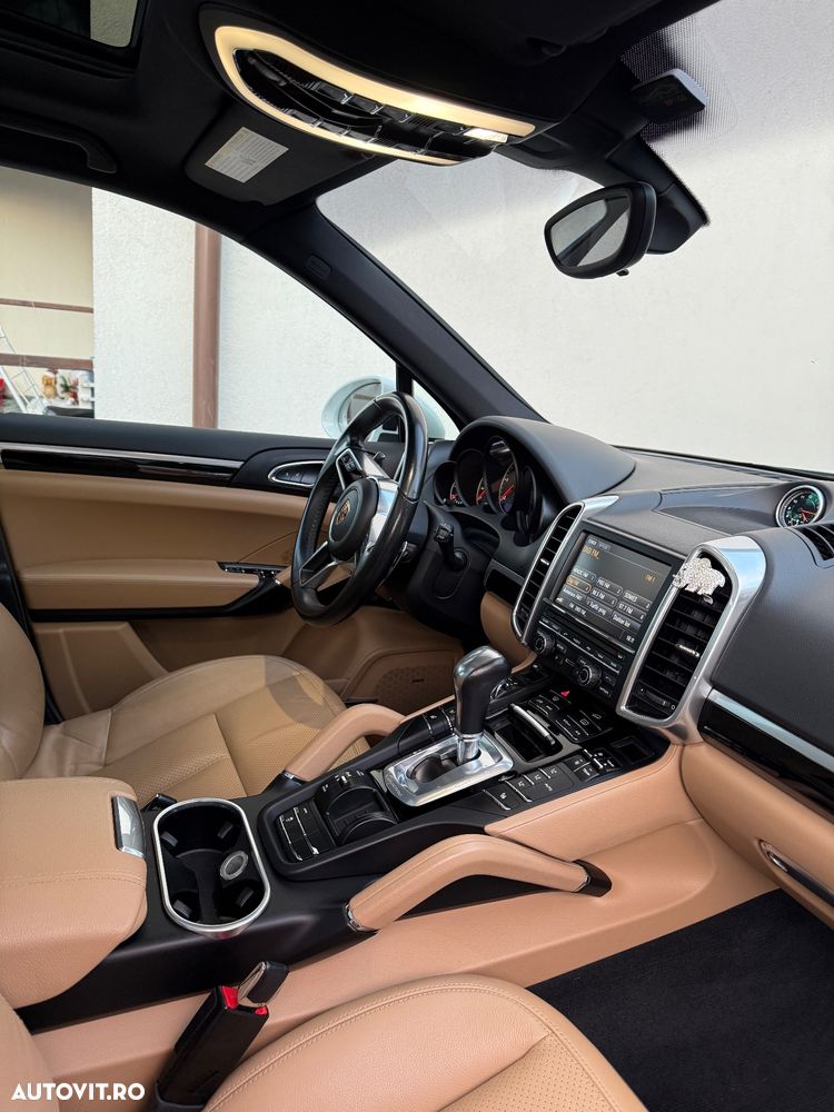 Porsche Cayenne 3.0 L V6 - 1