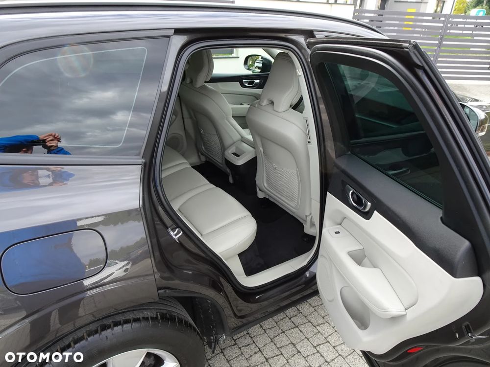 Volvo XC 60 B4 D Momentum Pro - 17