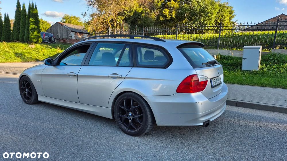 BMW Seria 3 320i - 3