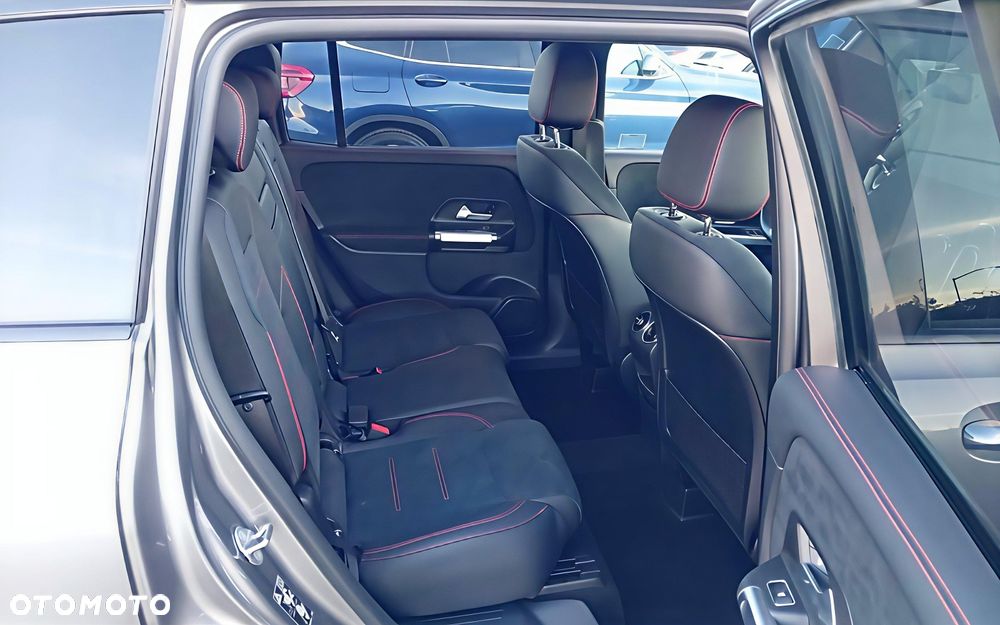 Mercedes-Benz GLB - 11