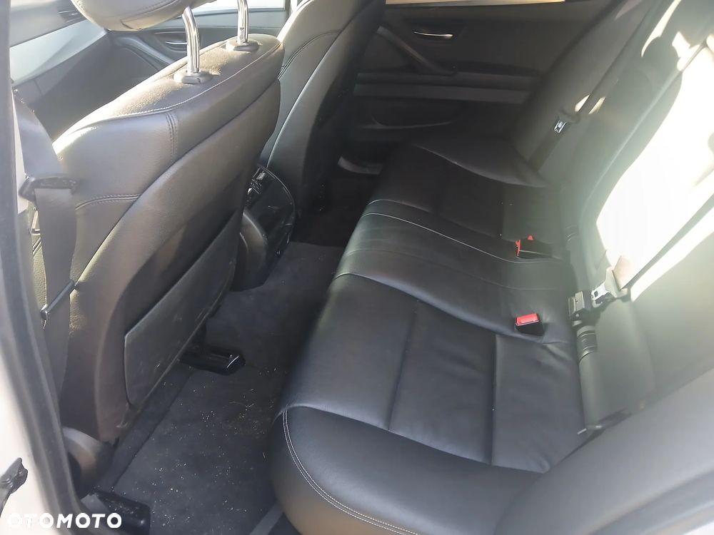 BMW Seria 5 ver-525d-luxury-line - 6