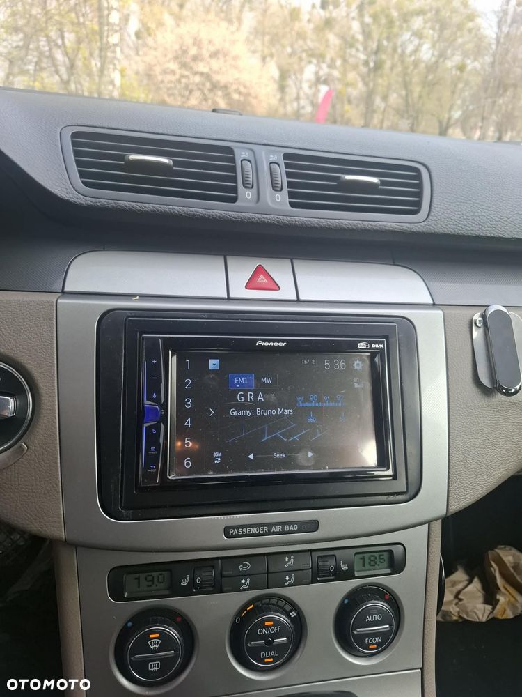 Volkswagen Passat - 8