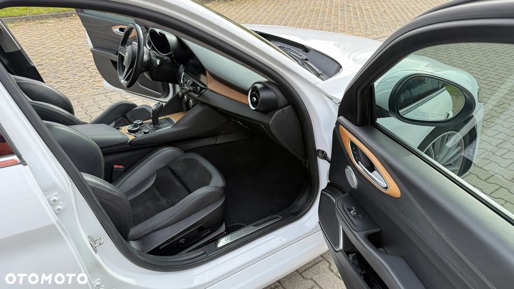 Alfa Romeo Giulia 2.0 Turbo 16V AT8 Veloce - 8