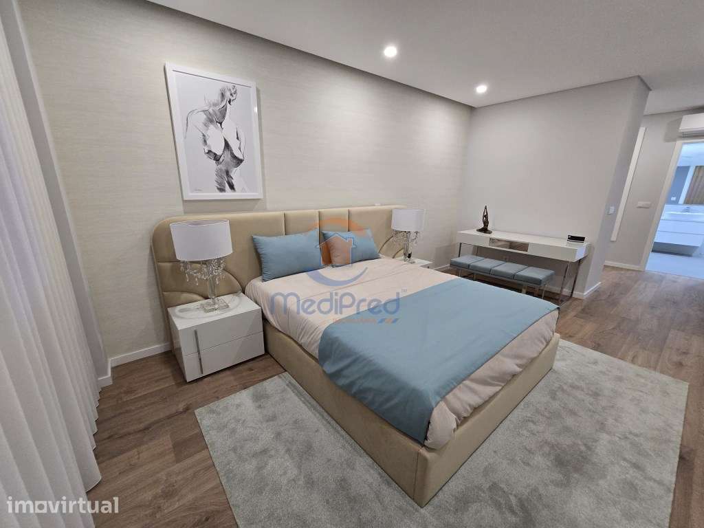 Apartamento T3 c/ 2 Varandas e 2 Parqueamentos | Alverca do Ribatej... - Grande imagem: 2/50