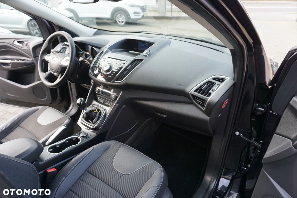 Ford Kuga 2.0 TDCi 2x4 Titanium - 26