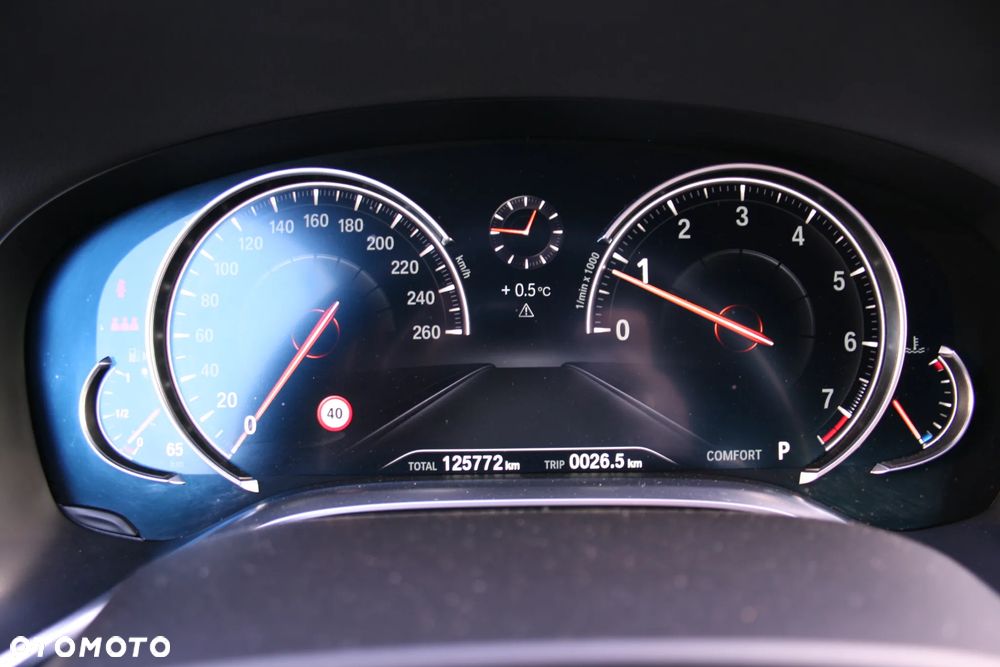 BMW Seria 7 750i xDrive - 11