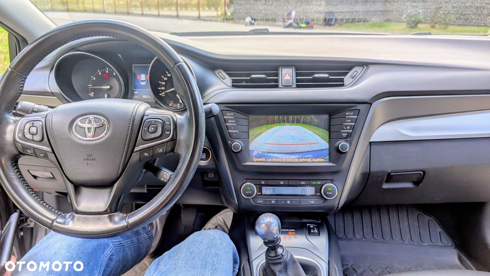 Toyota Avensis 1.8 Premium - 8