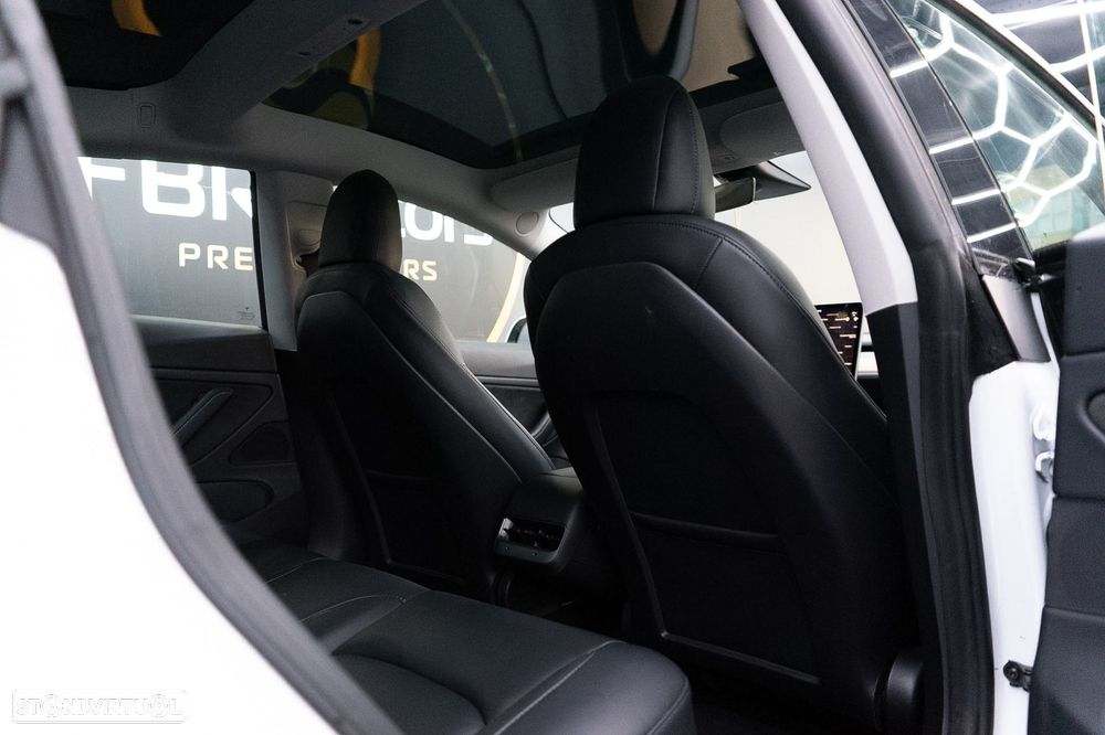 Tesla Model 3 Long-Range Dual Motor AWD - 38