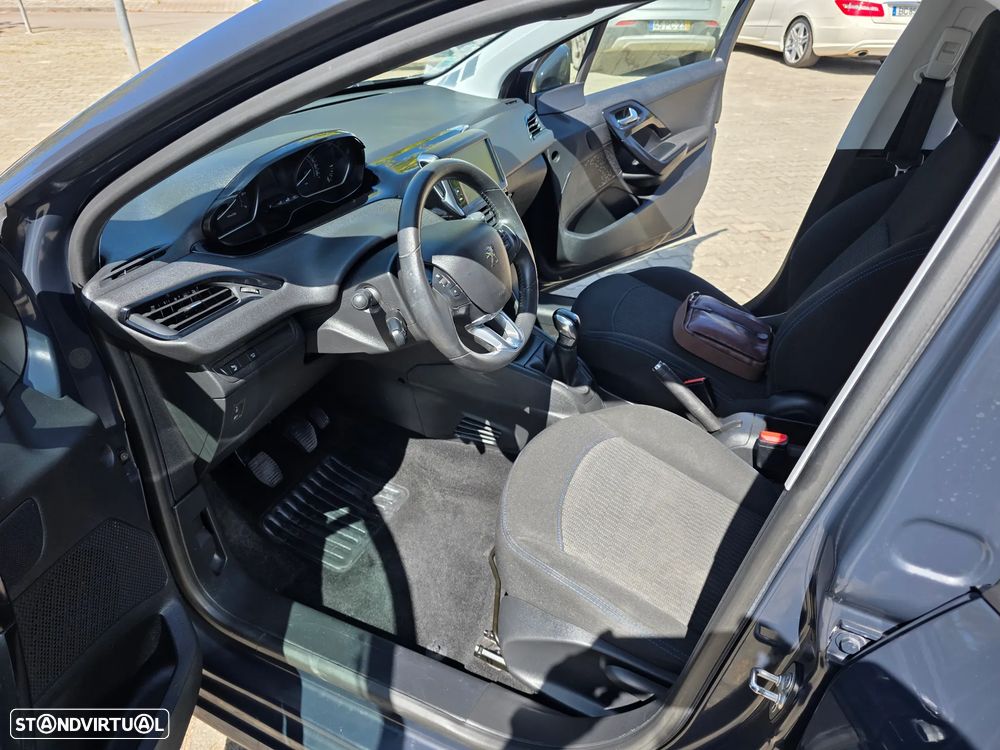 Peugeot 208 1.2 PureTech Signature - 18