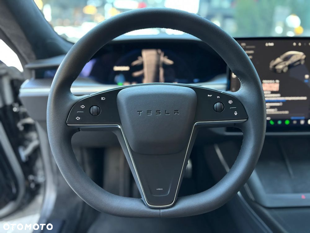 Tesla Model S Plaid - 10