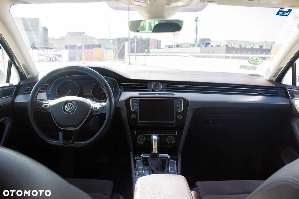 Volkswagen Passat - 8