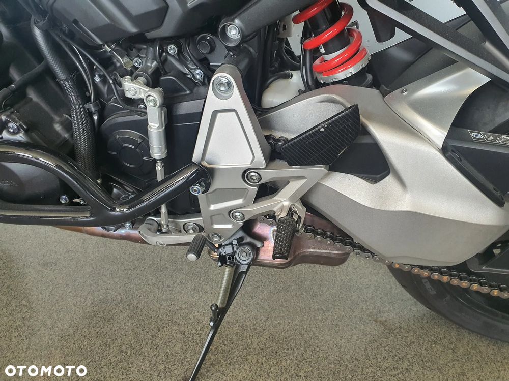 Honda CB - 12