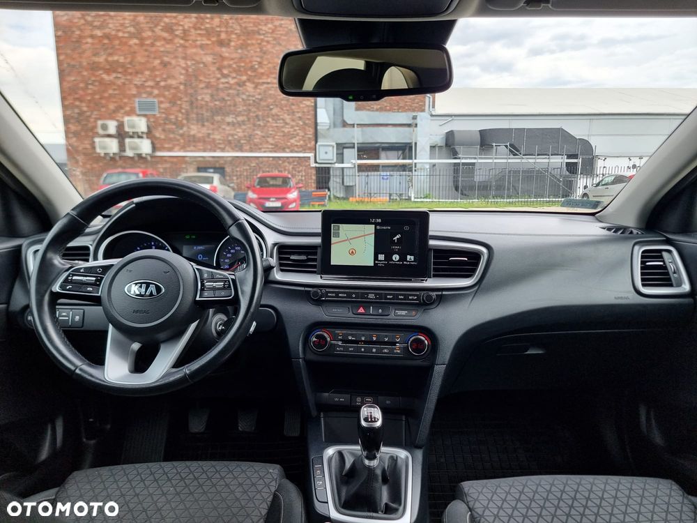 Kia Ceed 1.6 CRDi mHEV M - 9