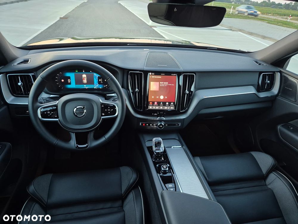 Volvo XC 60 B5 B AWD Ultimate Dark - 18